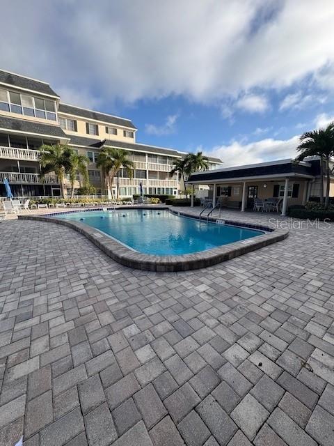 147 BLUFF VIEW DR #303, BELLEAIR BLUFFS, FL, 33770