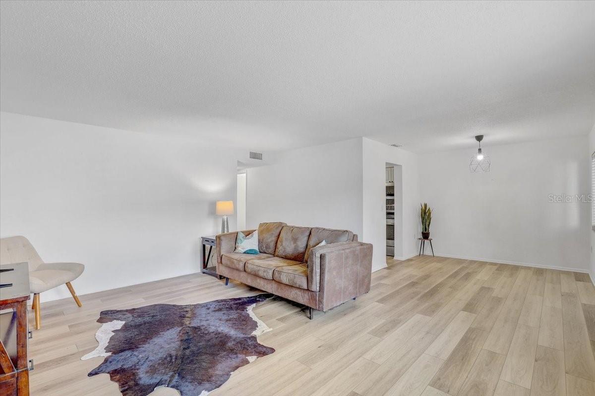 350 79TH AVE N #204, ST PETERSBURG, FL, 33702