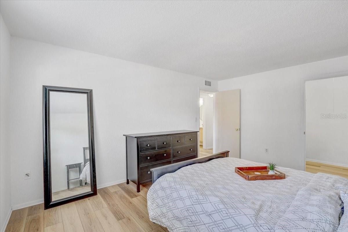 350 79TH AVE N #204, ST PETERSBURG, FL, 33702