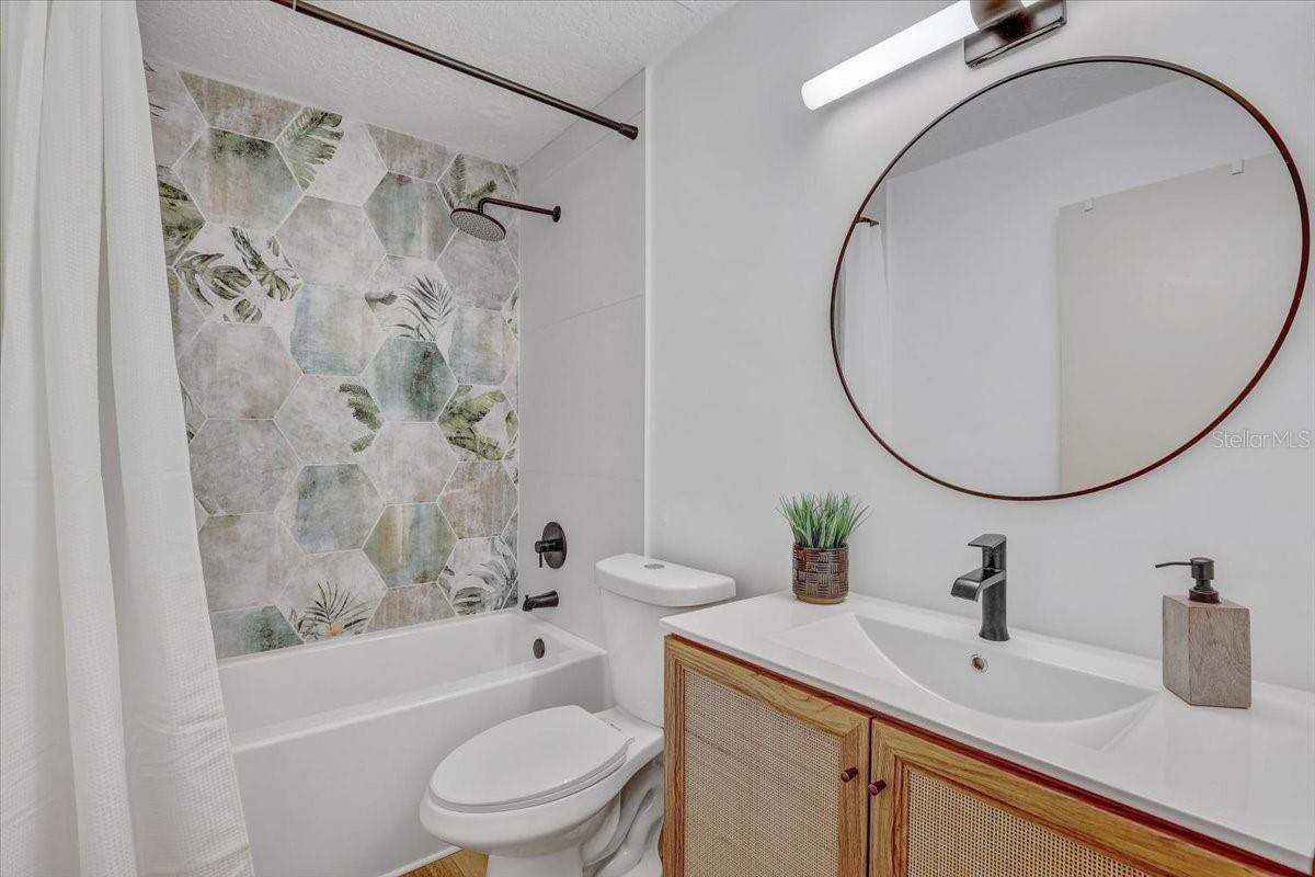 350 79TH AVE N #204, ST PETERSBURG, FL, 33702