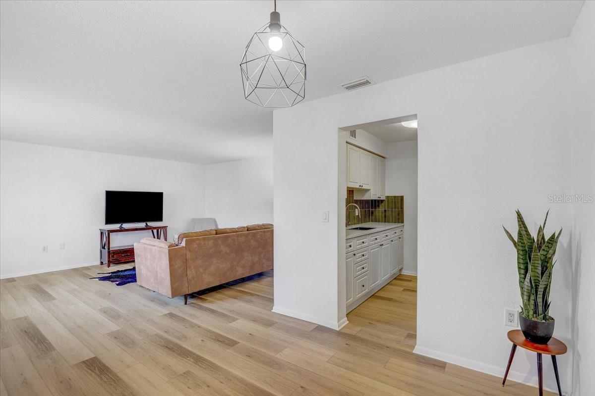 350 79TH AVE N #204, ST PETERSBURG, FL, 33702