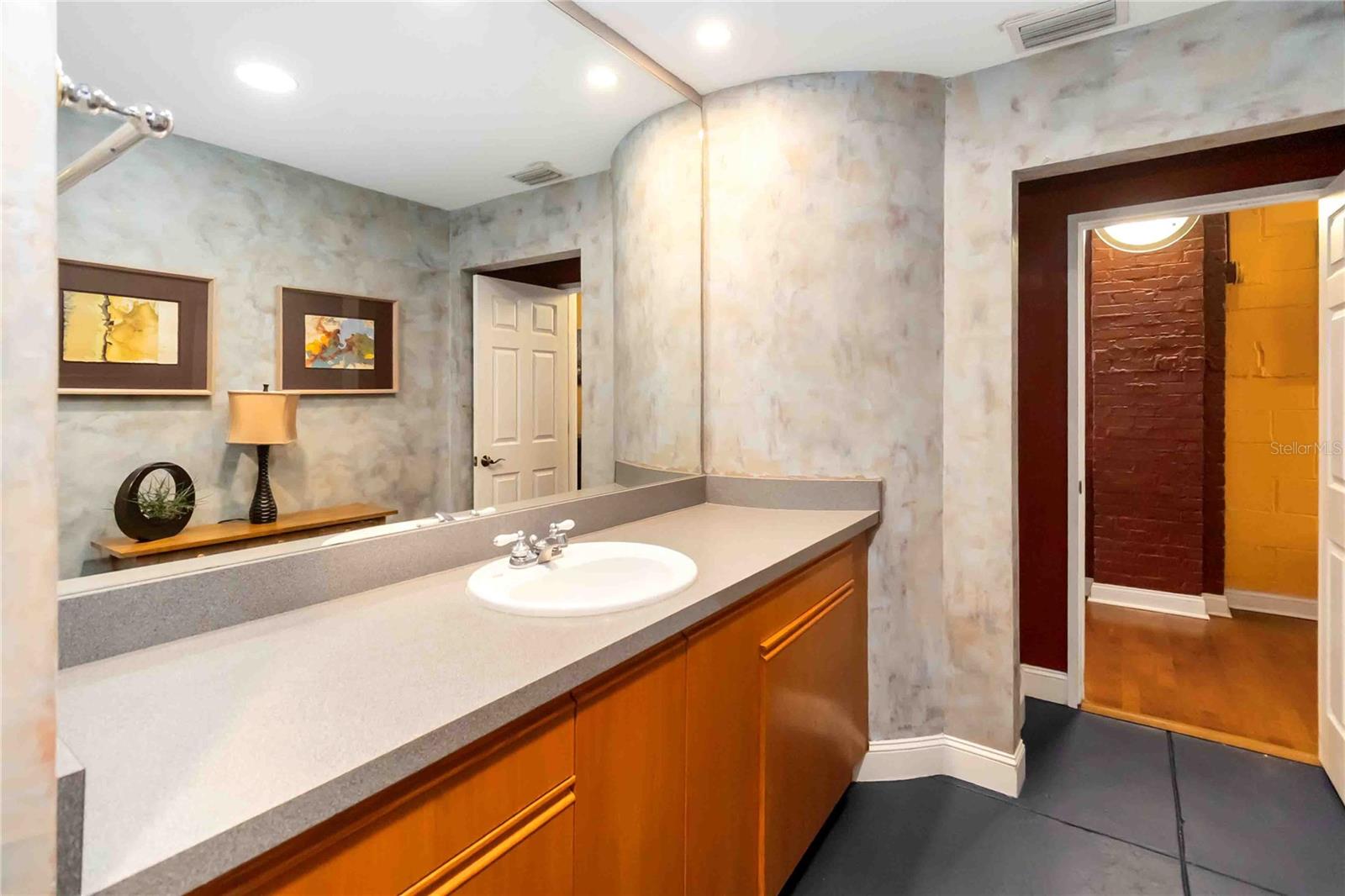 62 W COLONIAL DR #301, ORLANDO, FL, 32801