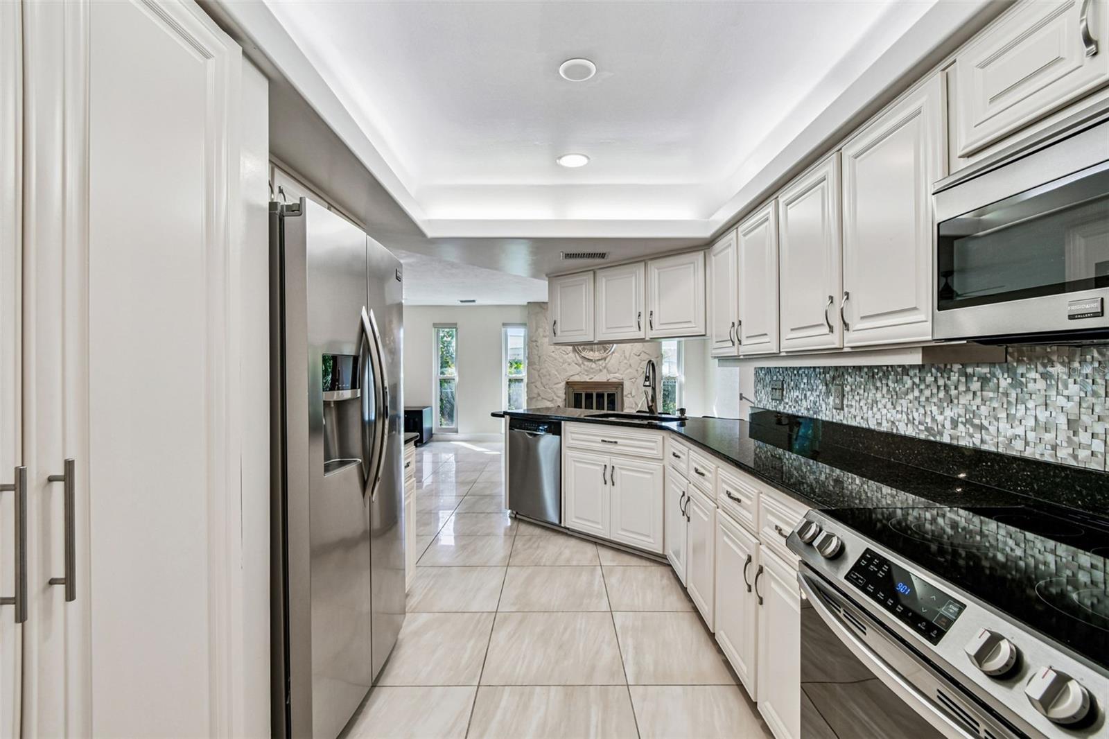 10073 S YACHT CLUB DR, TREASURE ISLAND, FL, 33706