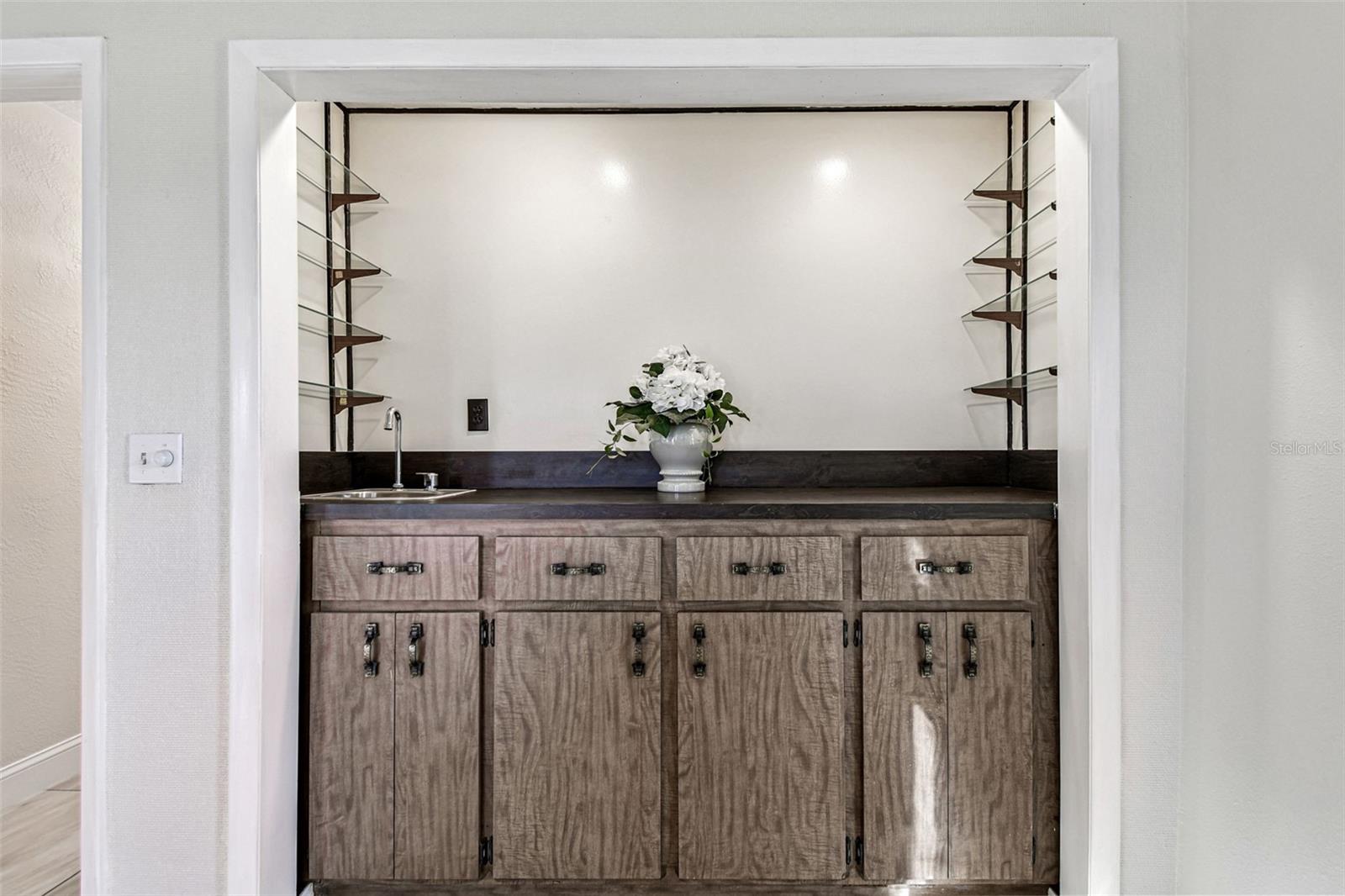 10073 S YACHT CLUB DR, TREASURE ISLAND, FL, 33706