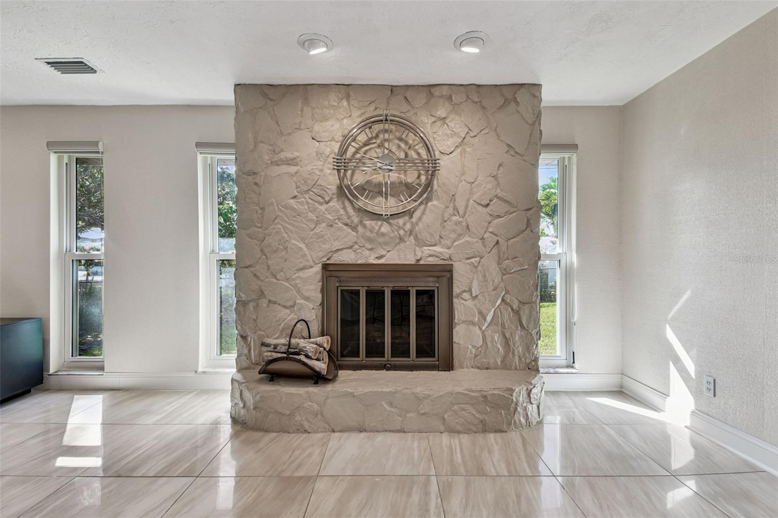 10073 S YACHT CLUB DR, TREASURE ISLAND, FL, 33706