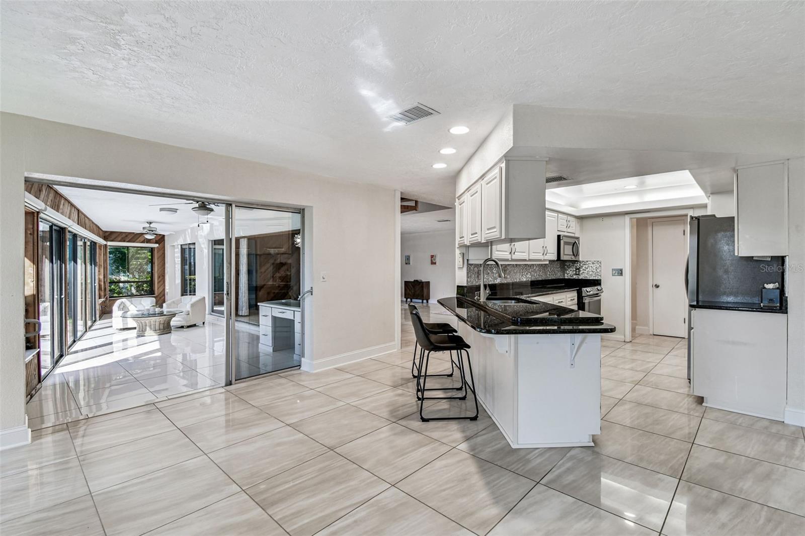 10073 S YACHT CLUB DR, TREASURE ISLAND, FL, 33706