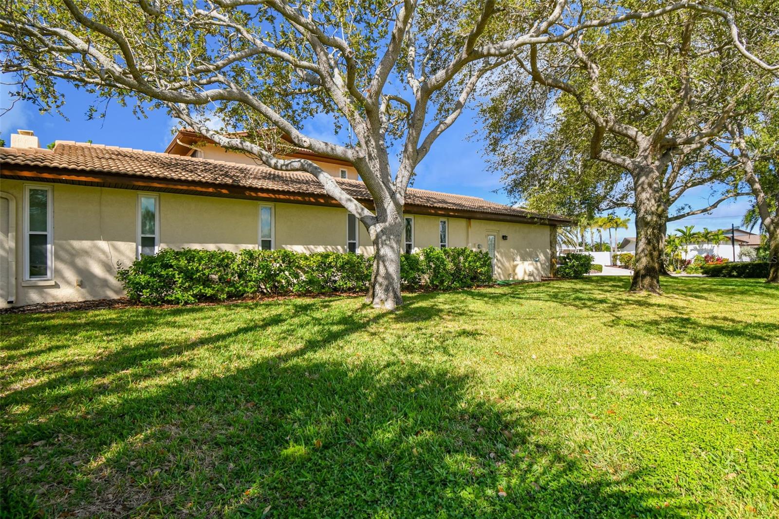 10073 S YACHT CLUB DR, TREASURE ISLAND, FL, 33706