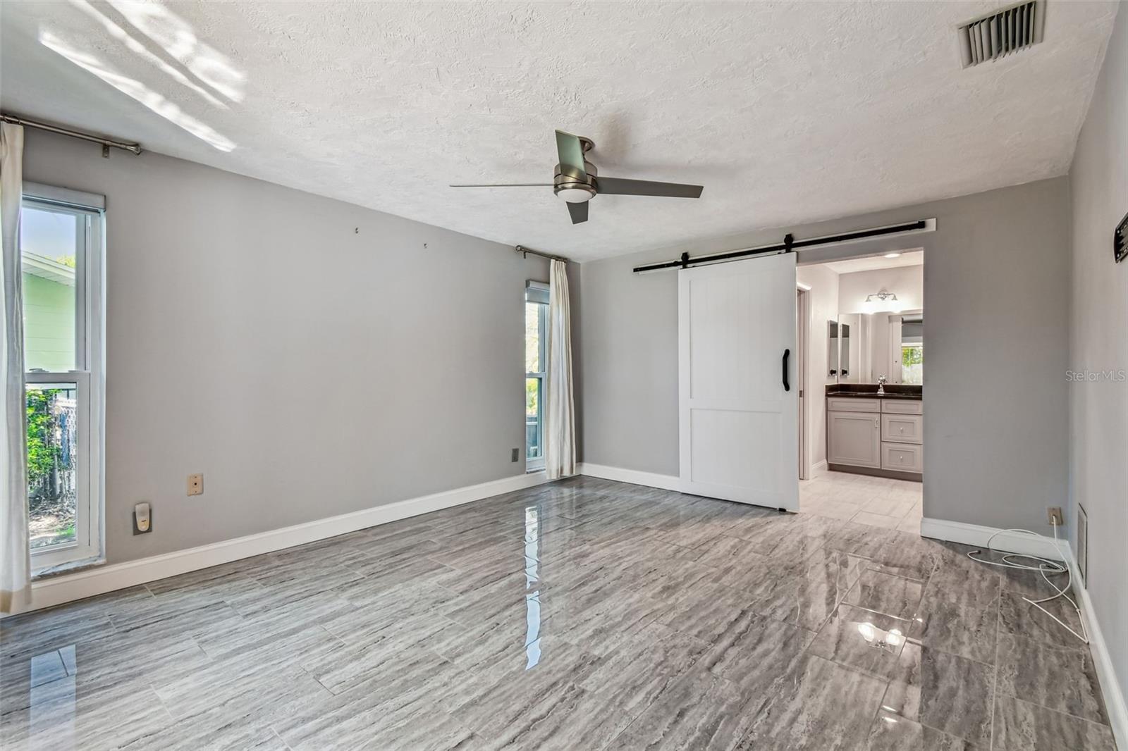 10073 S YACHT CLUB DR, TREASURE ISLAND, FL, 33706