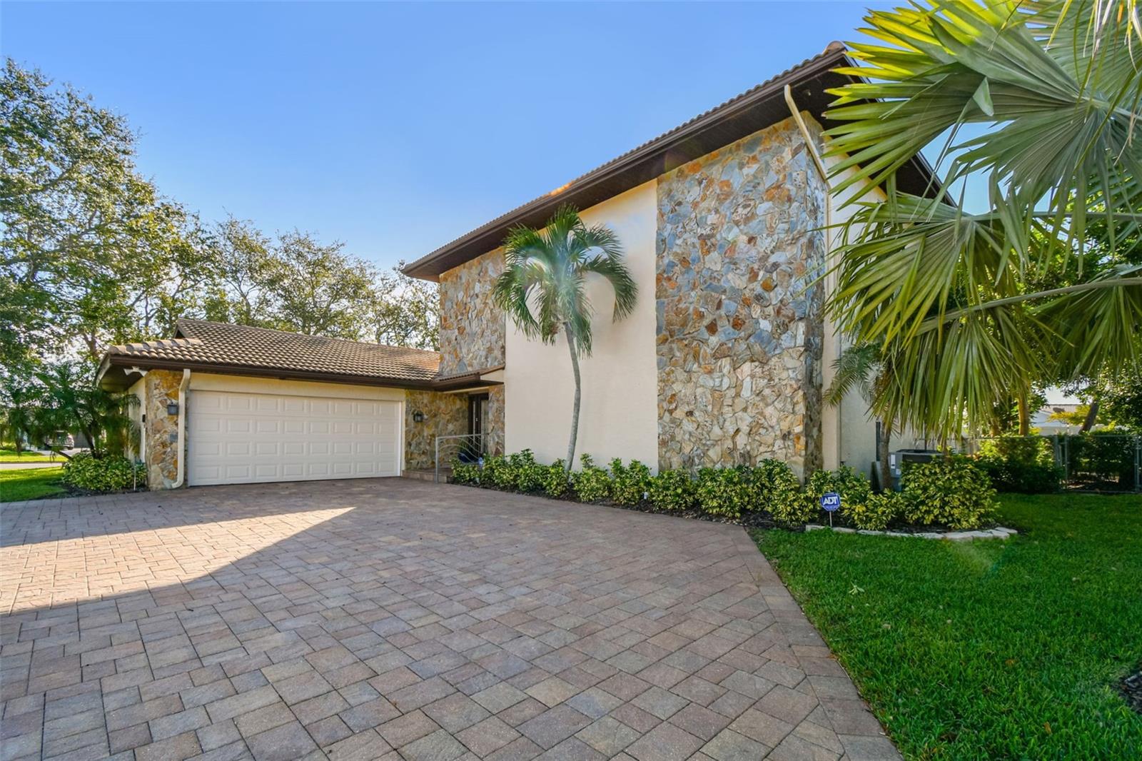 10073 S YACHT CLUB DR, TREASURE ISLAND, FL, 33706