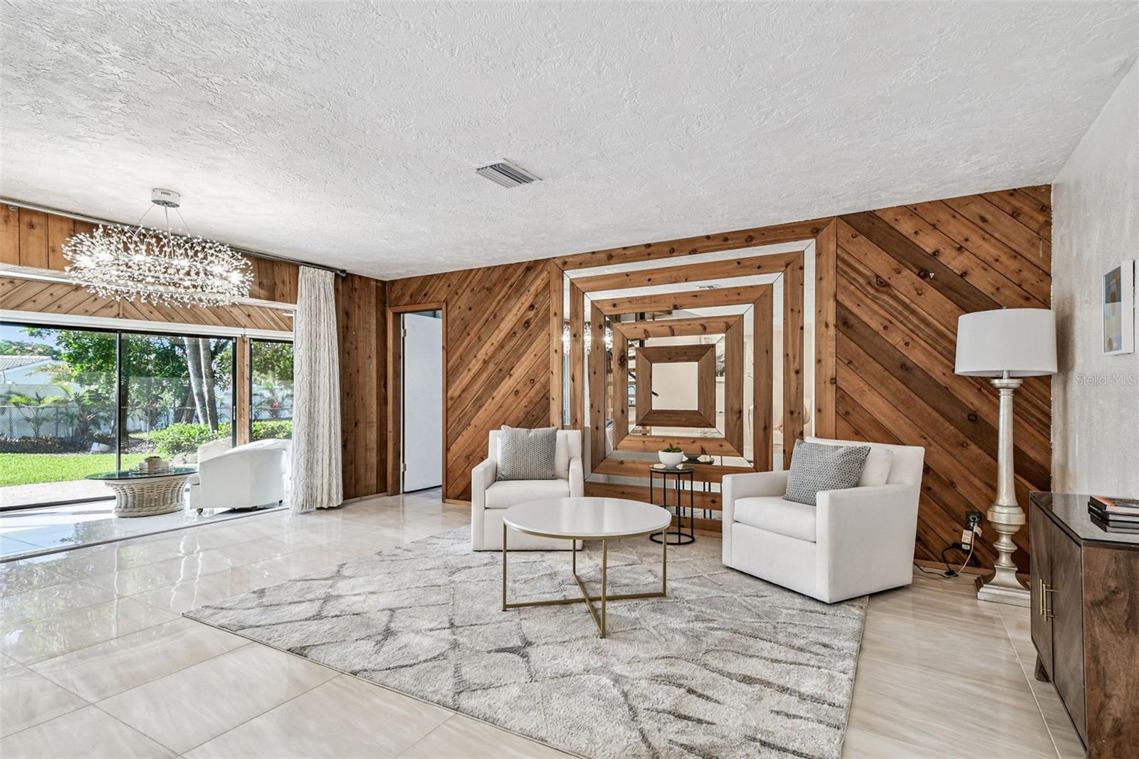 10073 S YACHT CLUB DR, TREASURE ISLAND, FL, 33706