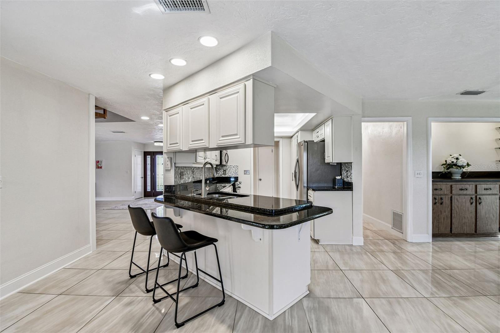 10073 S YACHT CLUB DR, TREASURE ISLAND, FL, 33706