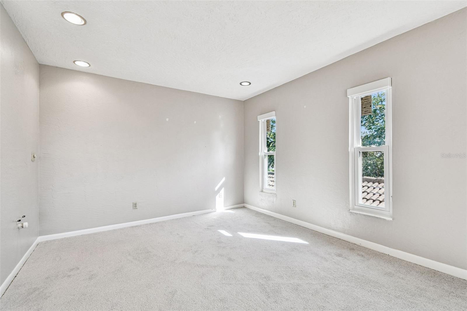 10073 S YACHT CLUB DR, TREASURE ISLAND, FL, 33706