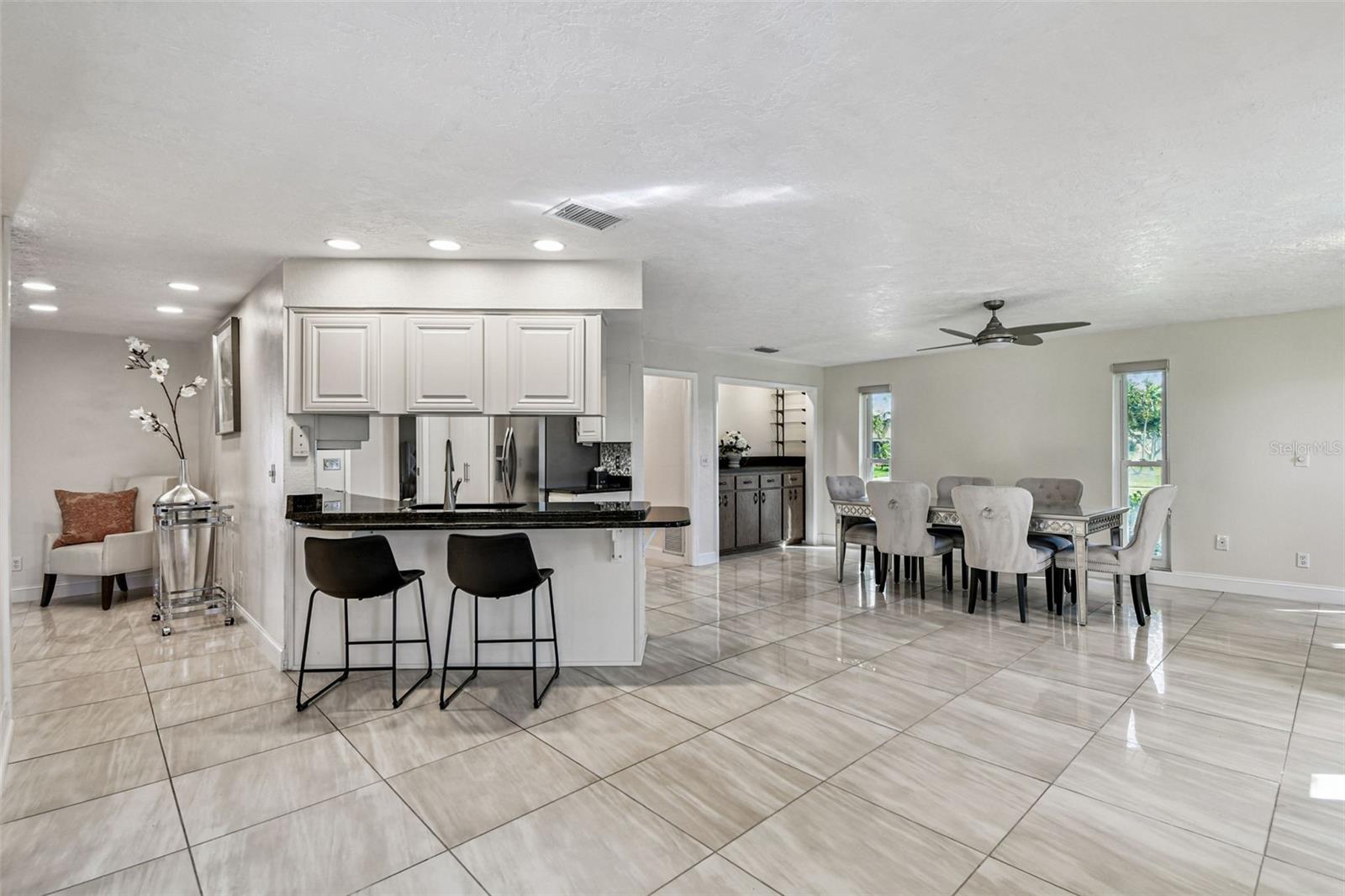 10073 S YACHT CLUB DR, TREASURE ISLAND, FL, 33706