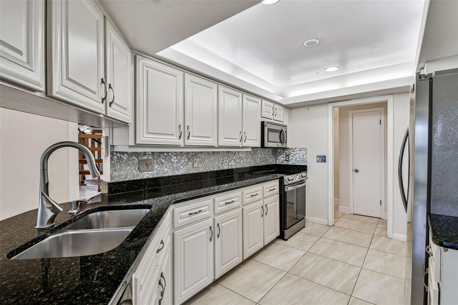 10073 S YACHT CLUB DR, TREASURE ISLAND, FL, 33706