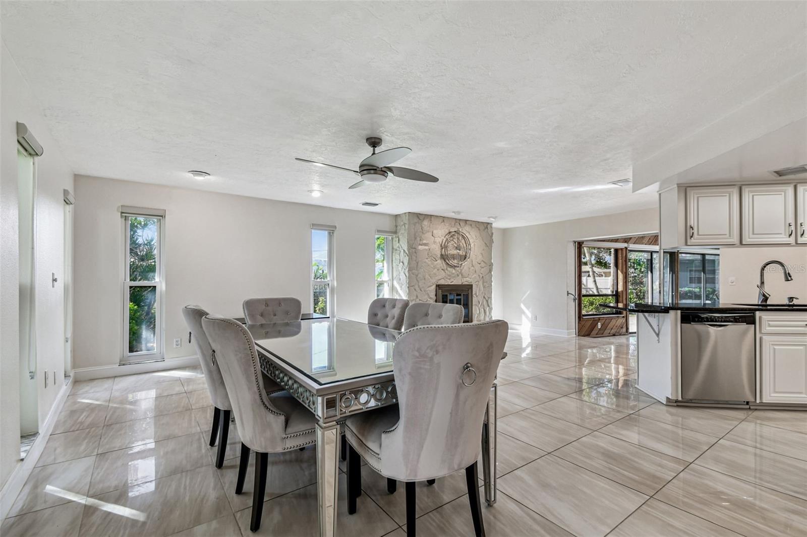 10073 S YACHT CLUB DR, TREASURE ISLAND, FL, 33706