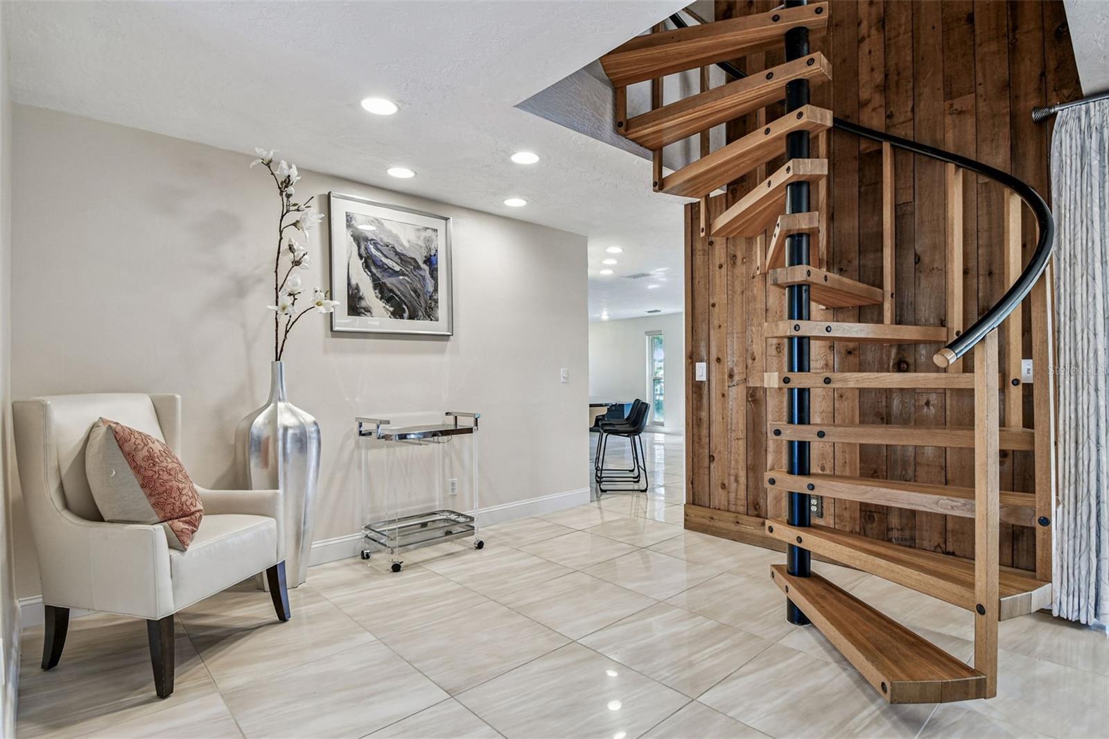 10073 S YACHT CLUB DR, TREASURE ISLAND, FL, 33706