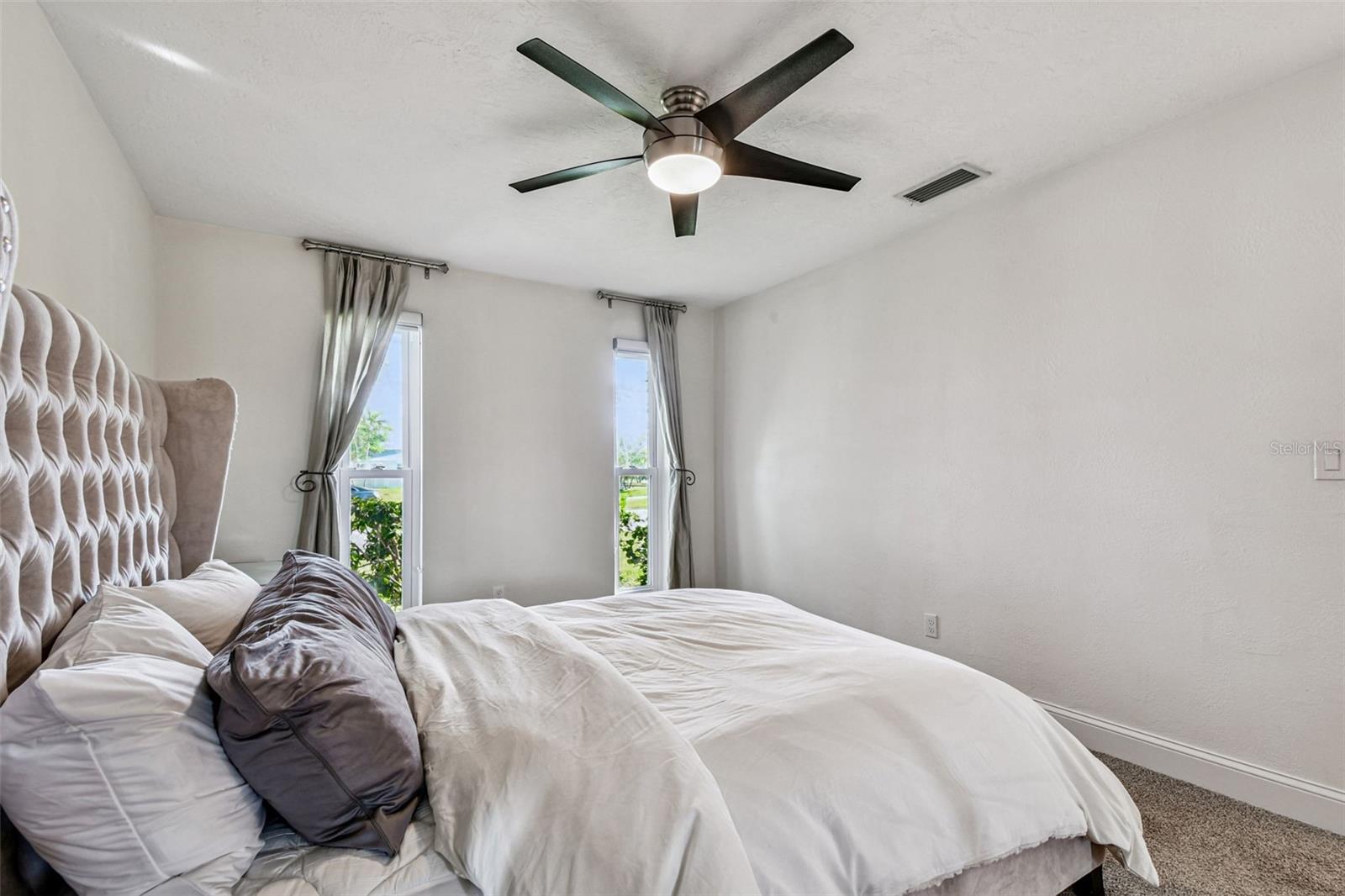 10073 S YACHT CLUB DR, TREASURE ISLAND, FL, 33706