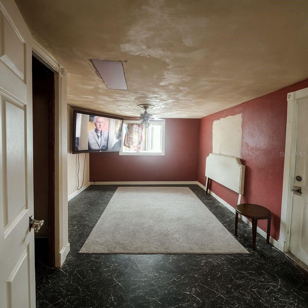 1832 GREENHILL DR, CLEARWATER, FL, 33755