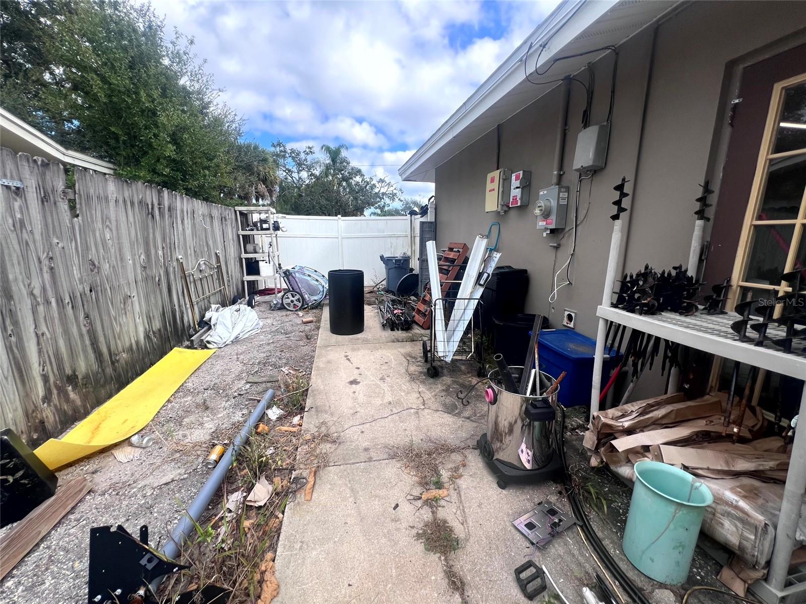 1832 GREENHILL DR, CLEARWATER, FL, 33755