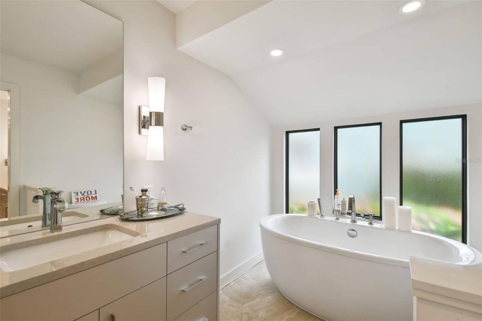 4202 SALTWATER BLVD, TAMPA, FL, 33615