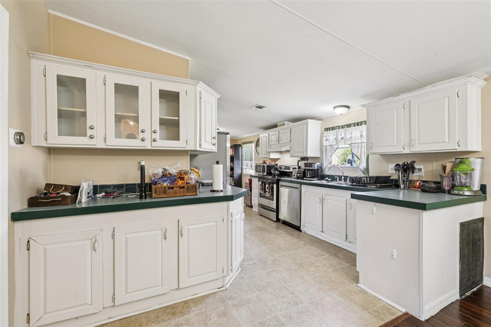 9644 LAKE DR, NEW PORT RICHEY, FL, 34654