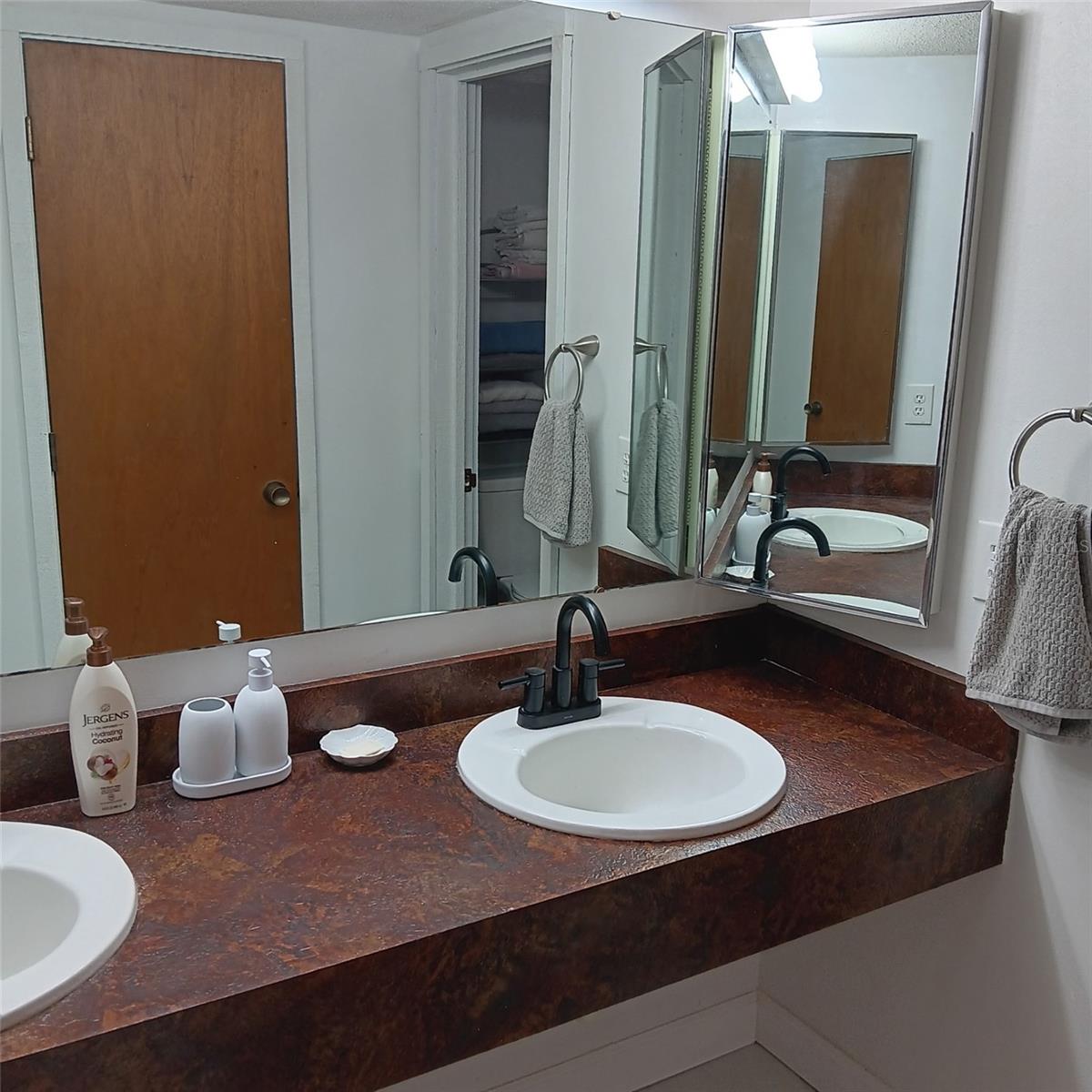 P4936875 Property Photo