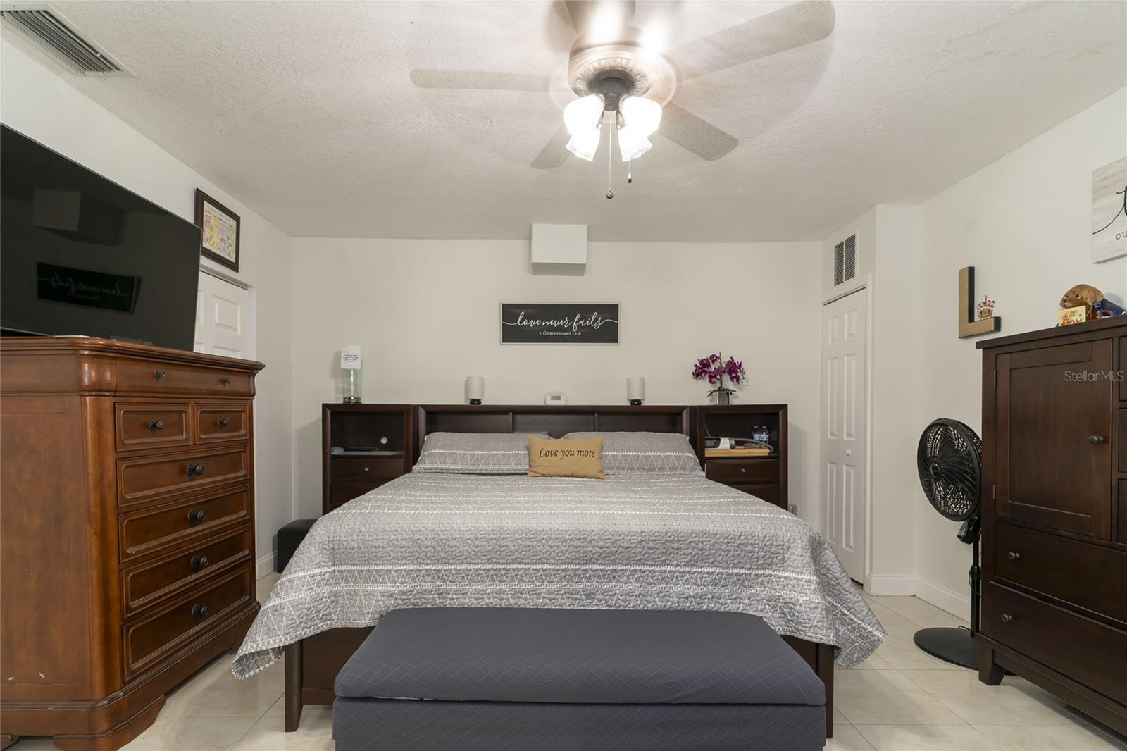 1802 E KNOLLWOOD ST, TAMPA, FL, 33610