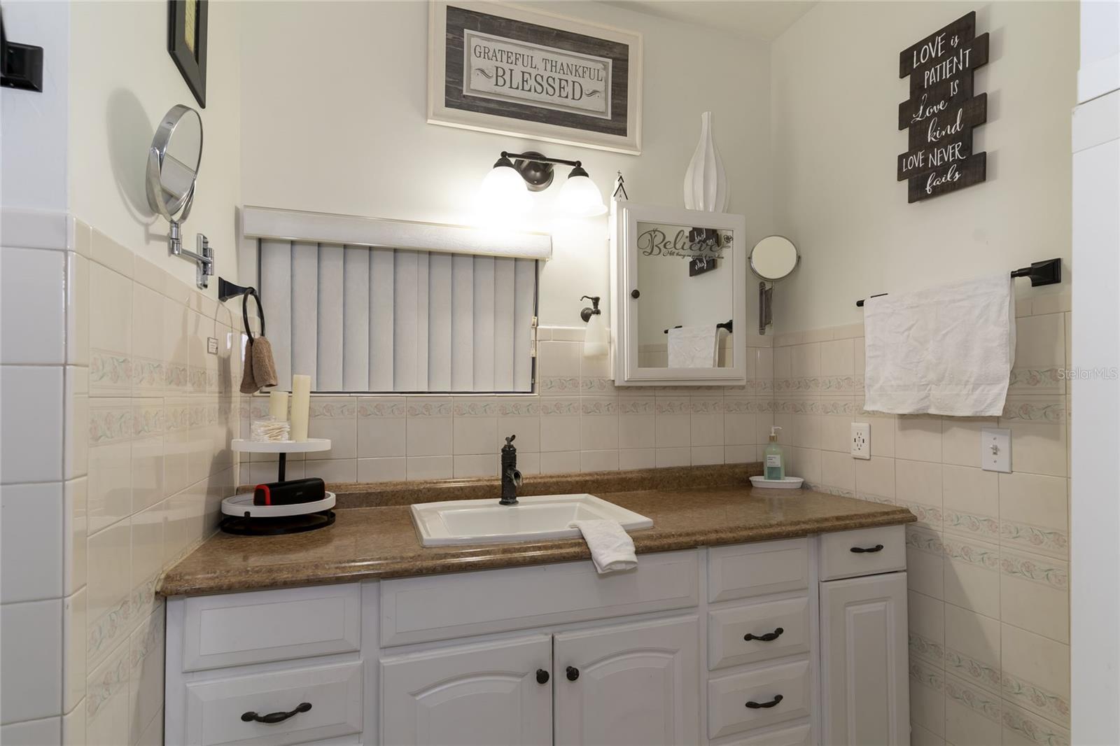 1802 E KNOLLWOOD ST, TAMPA, FL, 33610