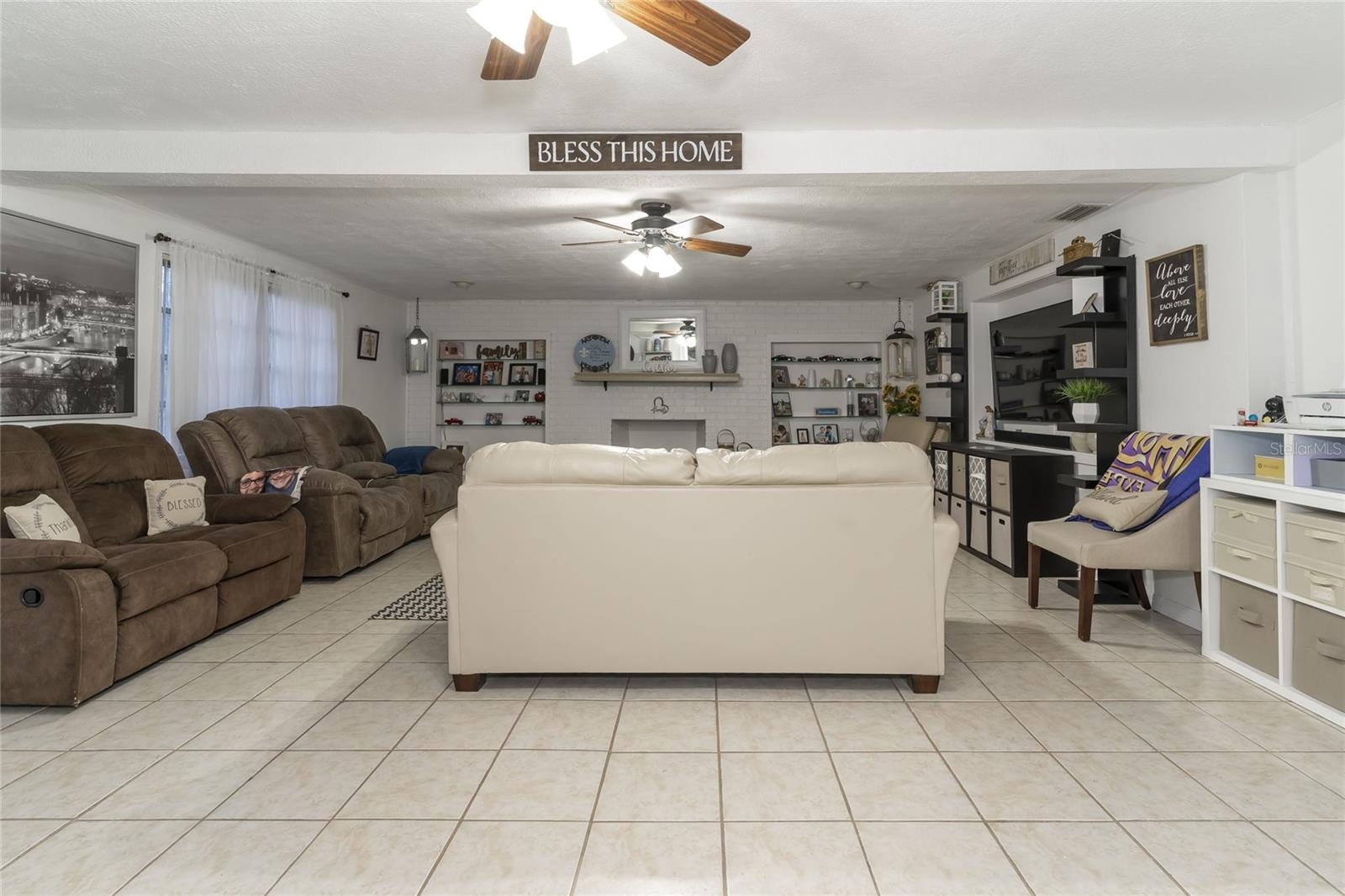 1802 E KNOLLWOOD ST, TAMPA, FL, 33610