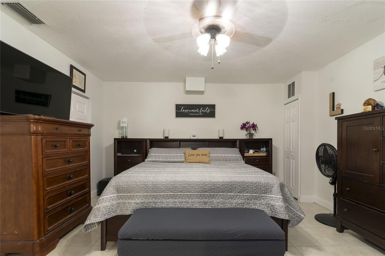 1802 E KNOLLWOOD ST, TAMPA, FL, 33610