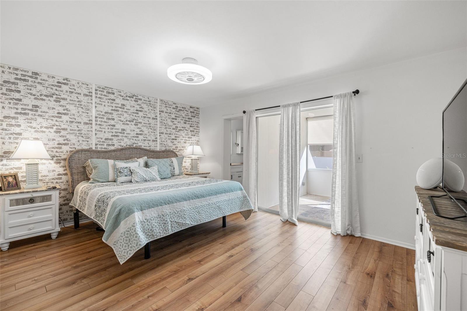 200 GLENNES LN #103, DUNEDIN, FL, 34698