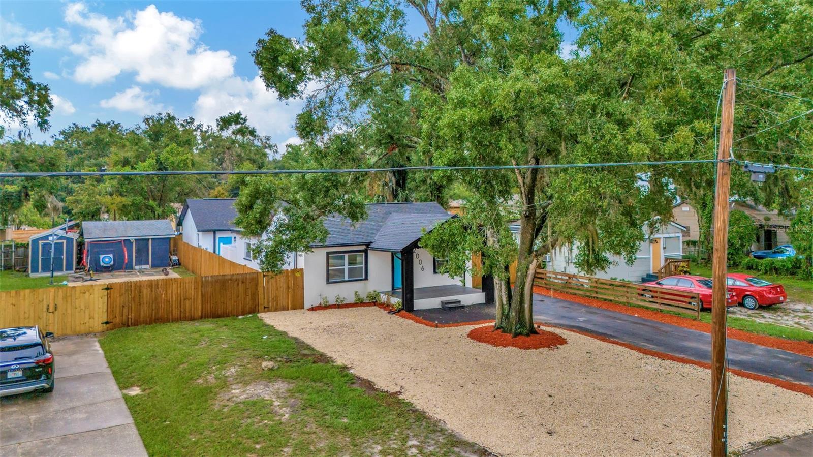 2006 E HENRY AVE, TAMPA, FL, 33610