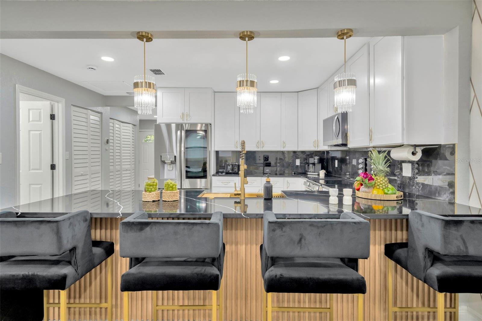 2006 E HENRY AVE, TAMPA, FL, 33610