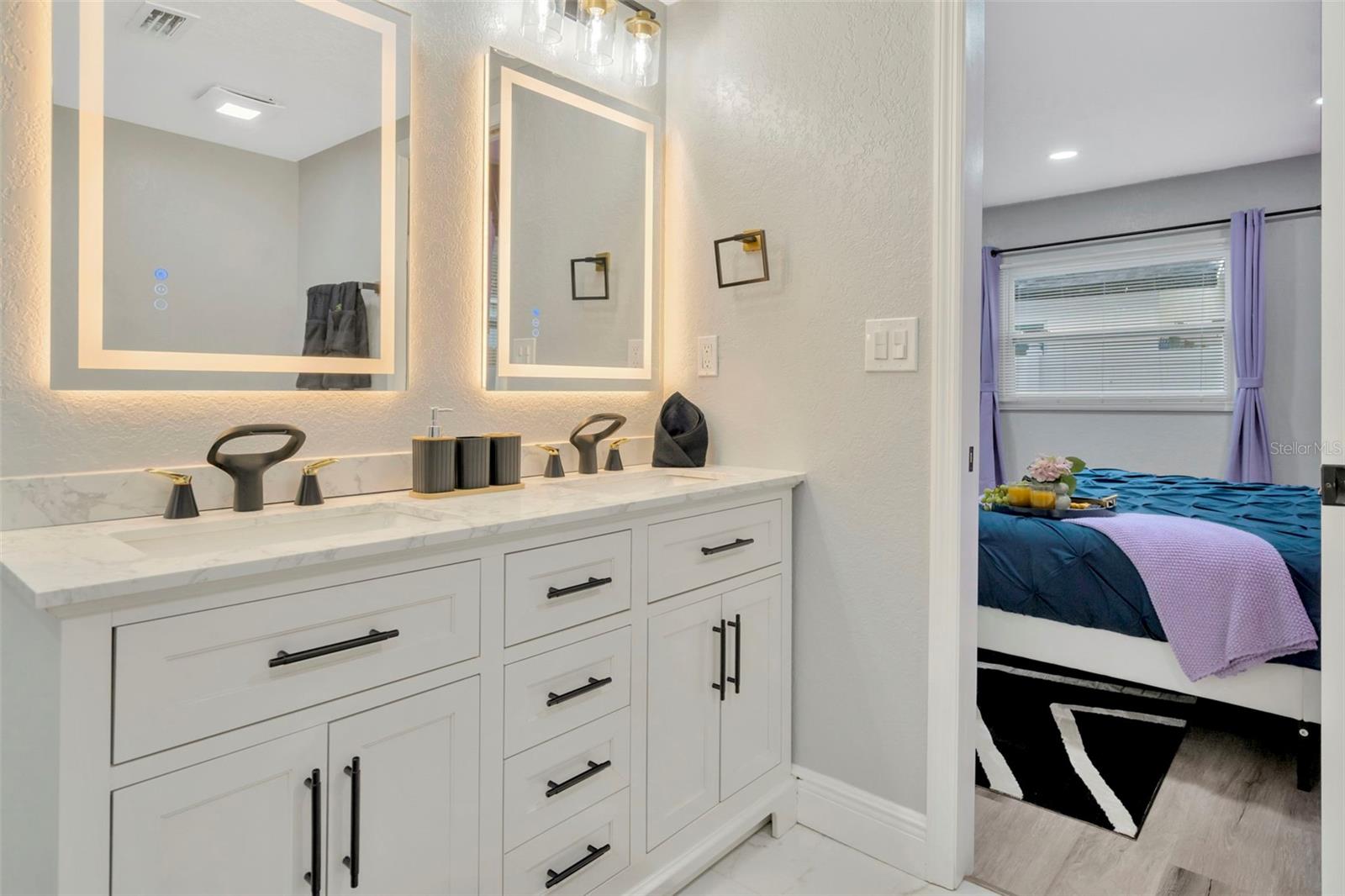 2006 E HENRY AVE, TAMPA, FL, 33610