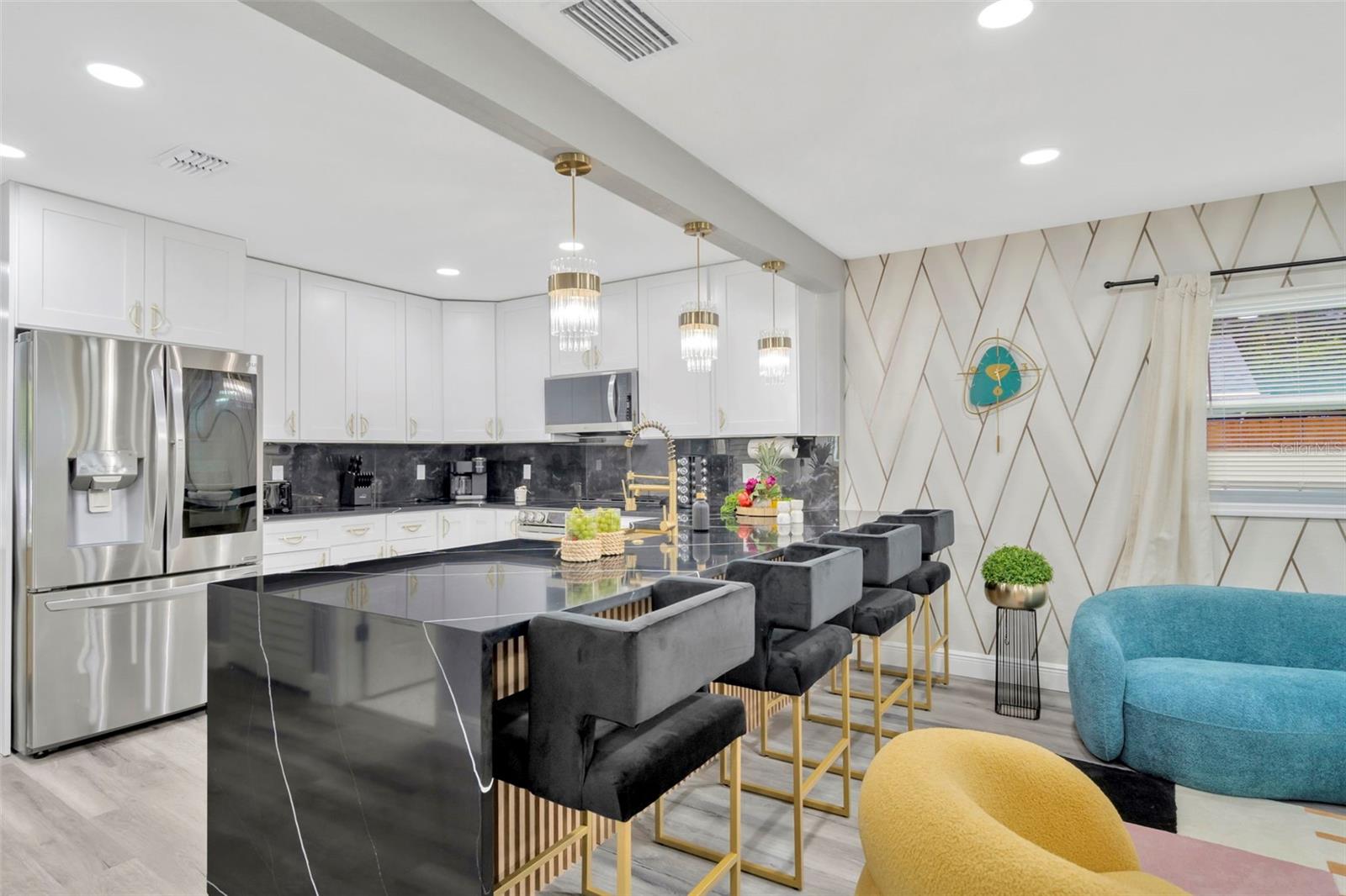 2006 E HENRY AVE, TAMPA, FL, 33610