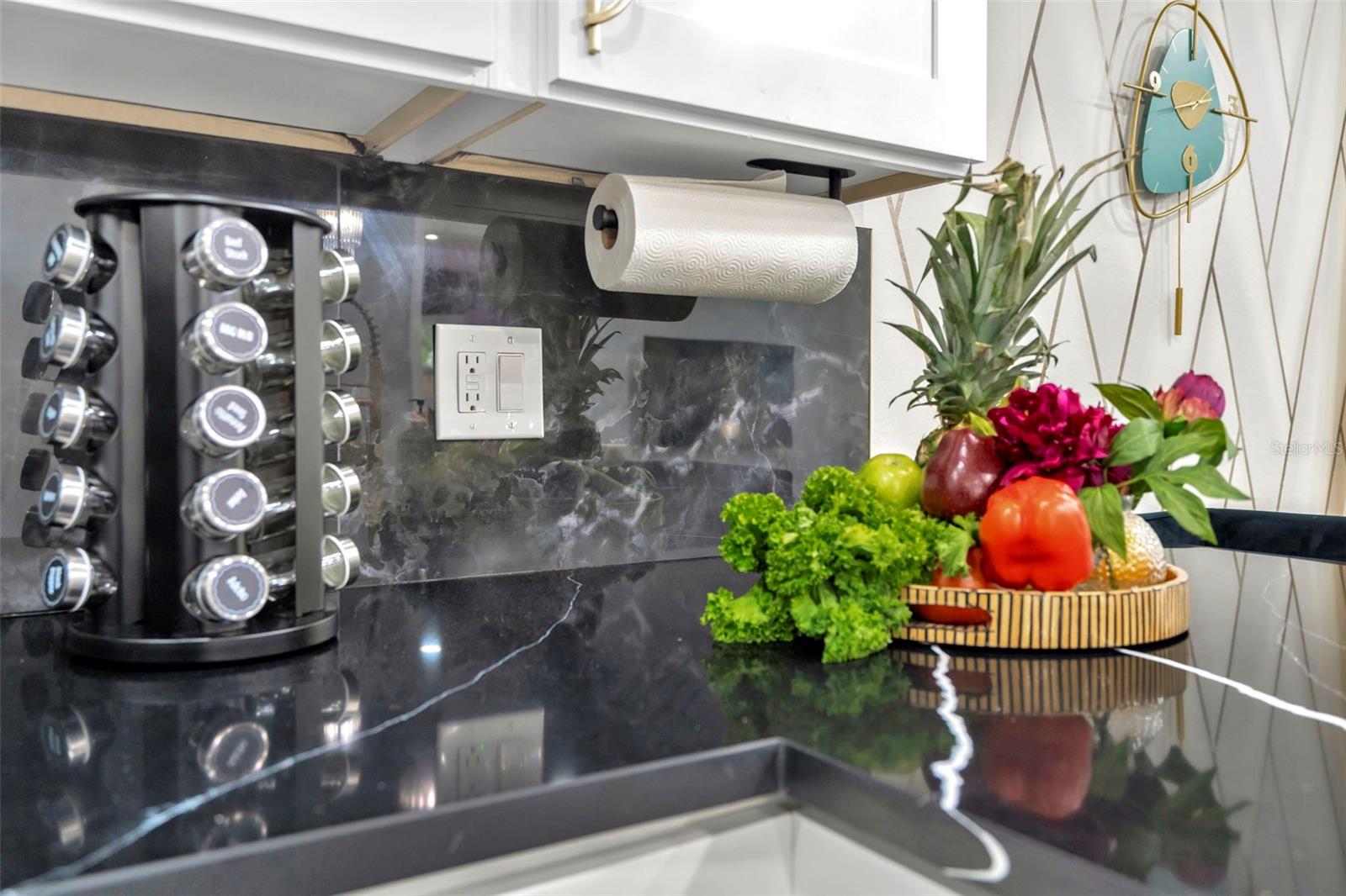 2006 E HENRY AVE, TAMPA, FL, 33610