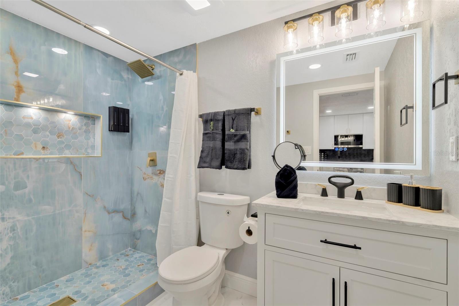 2006 E HENRY AVE, TAMPA, FL, 33610