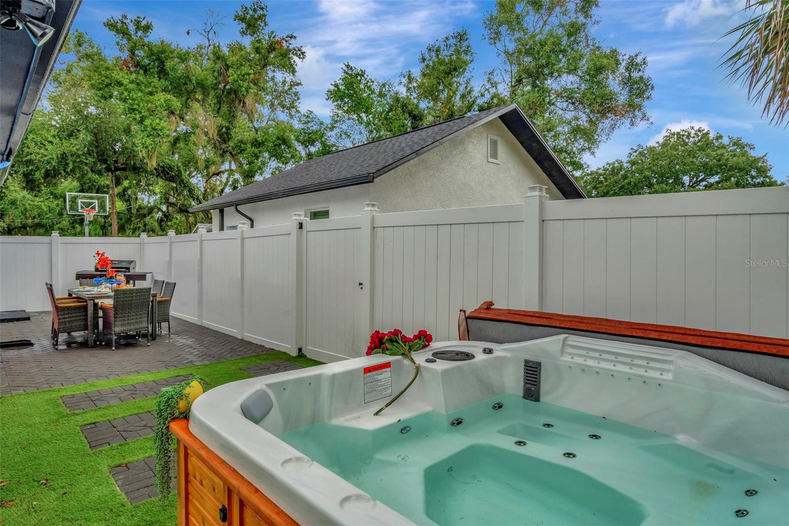 2006 E HENRY AVE, TAMPA, FL, 33610