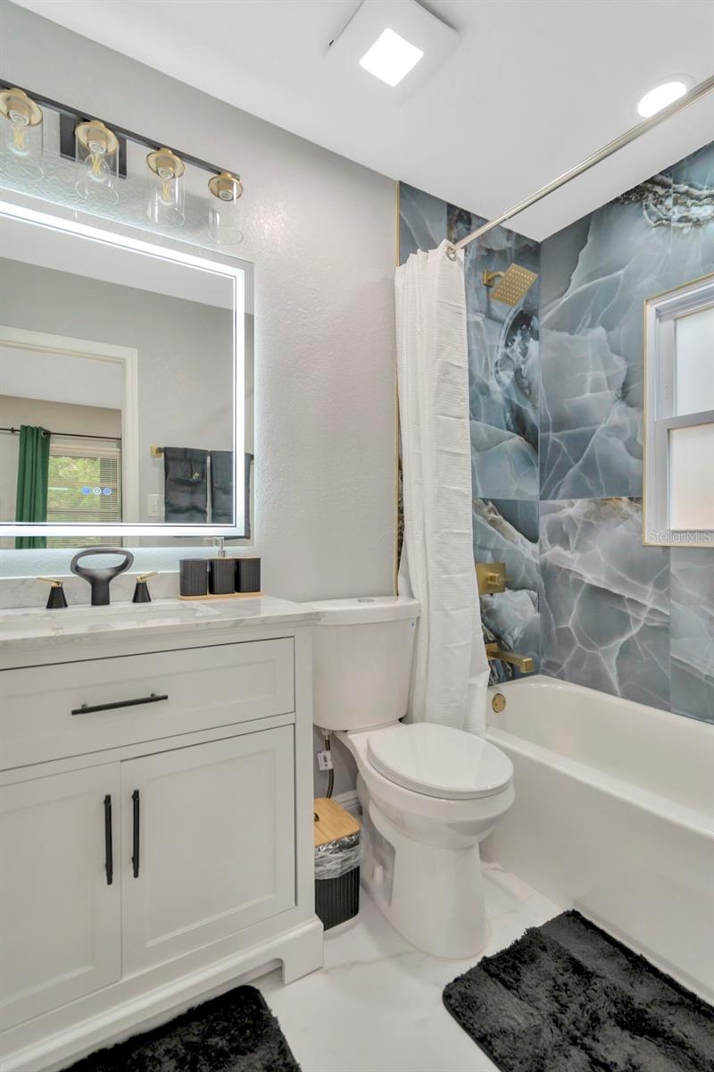 2006 E HENRY AVE, TAMPA, FL, 33610