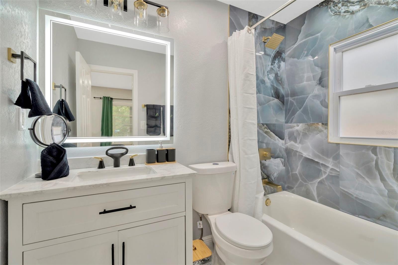 2006 E HENRY AVE, TAMPA, FL, 33610