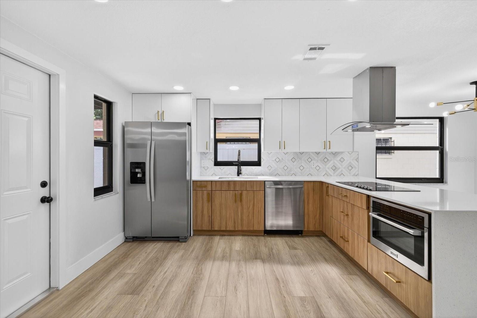 7905 TIMBERLANE WEST DR, TAMPA, FL, 33615