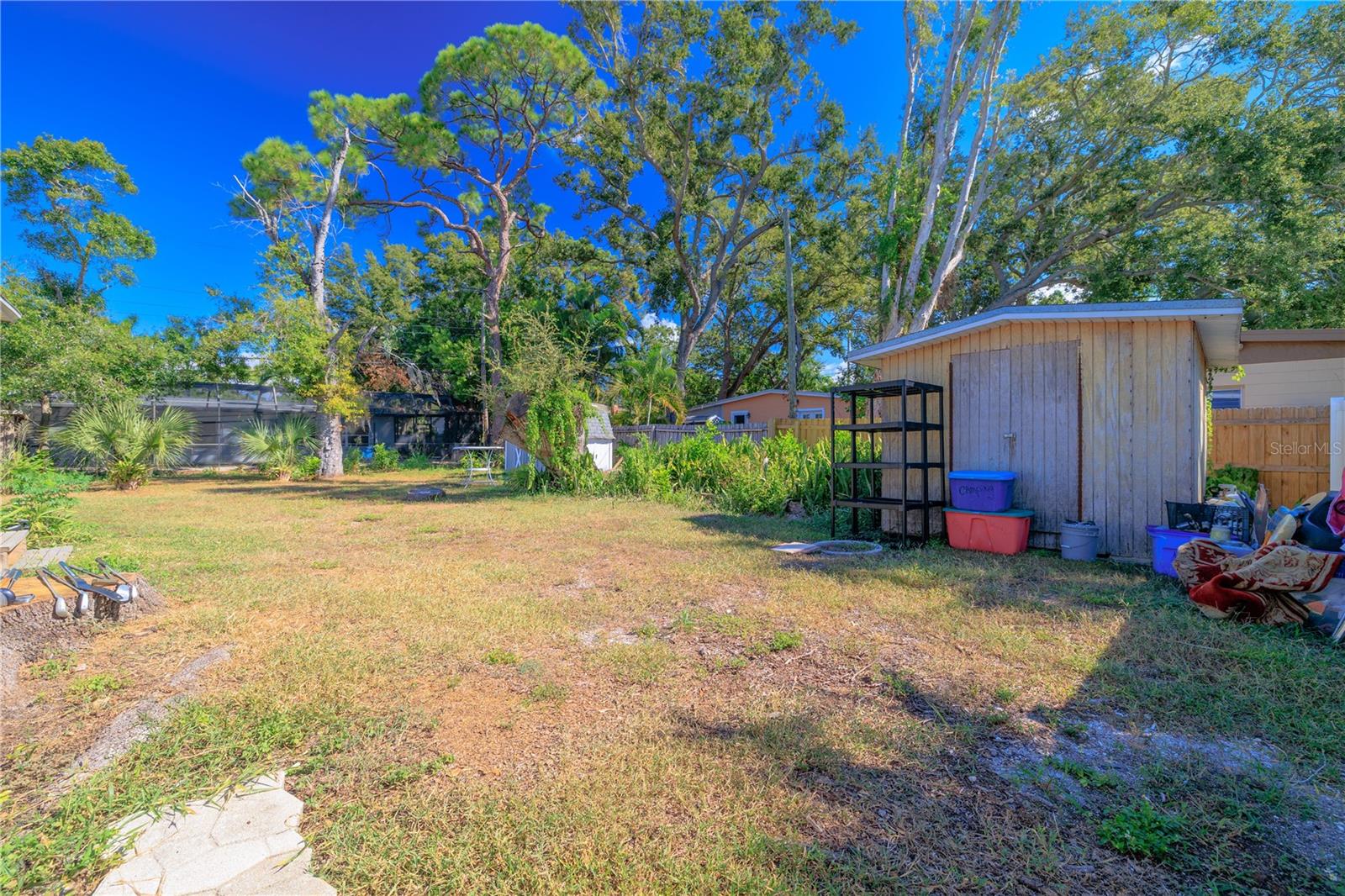 The side yard is MASSIVE... plenty of possibilities.