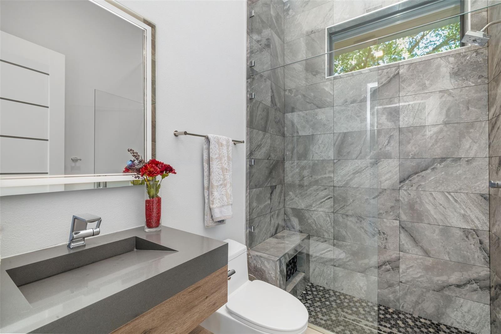 A4670256 Property Photo