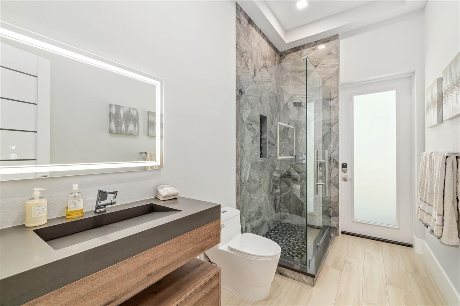 A4670256 Property Photo