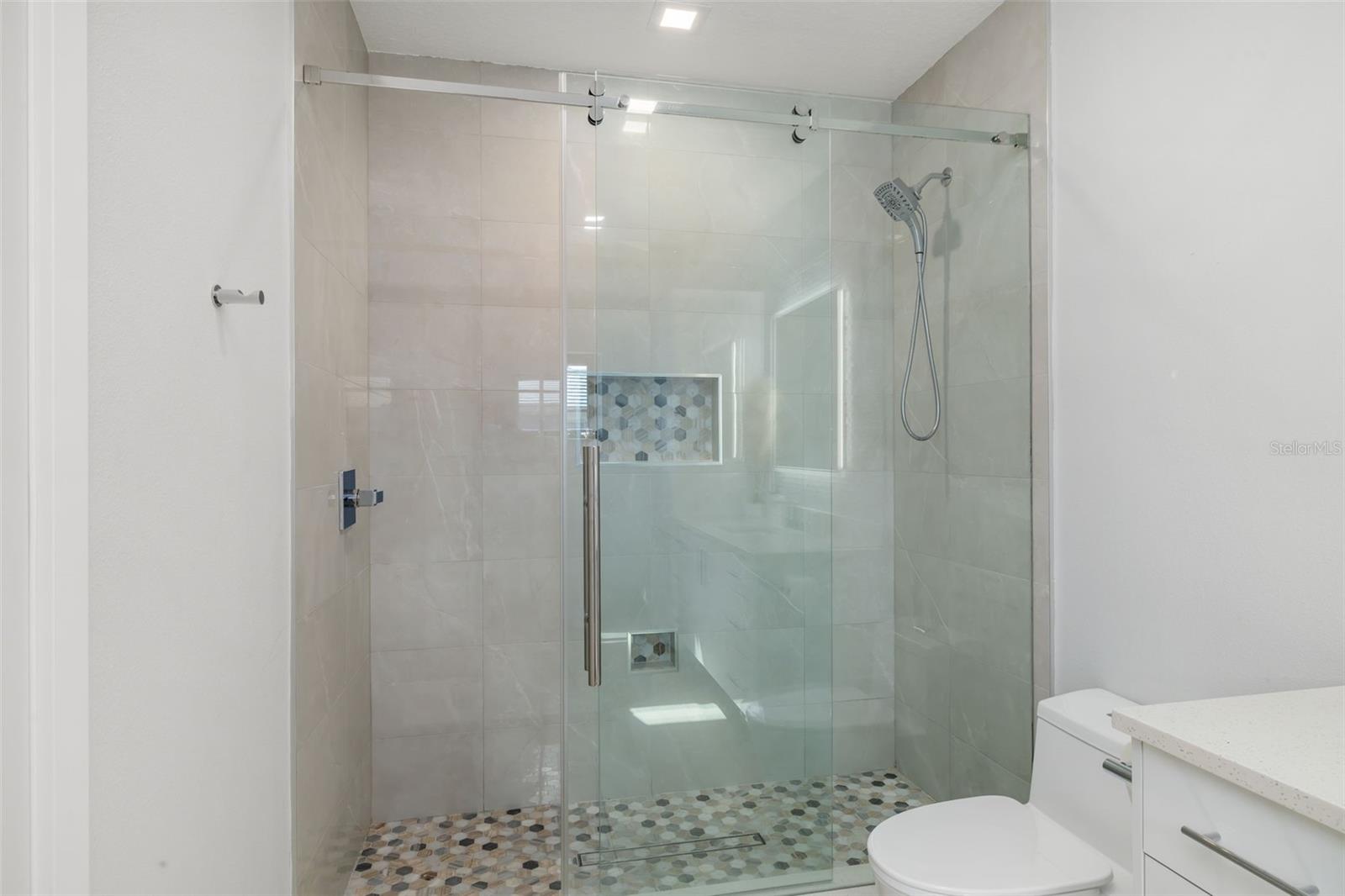 A4670256 Property Photo