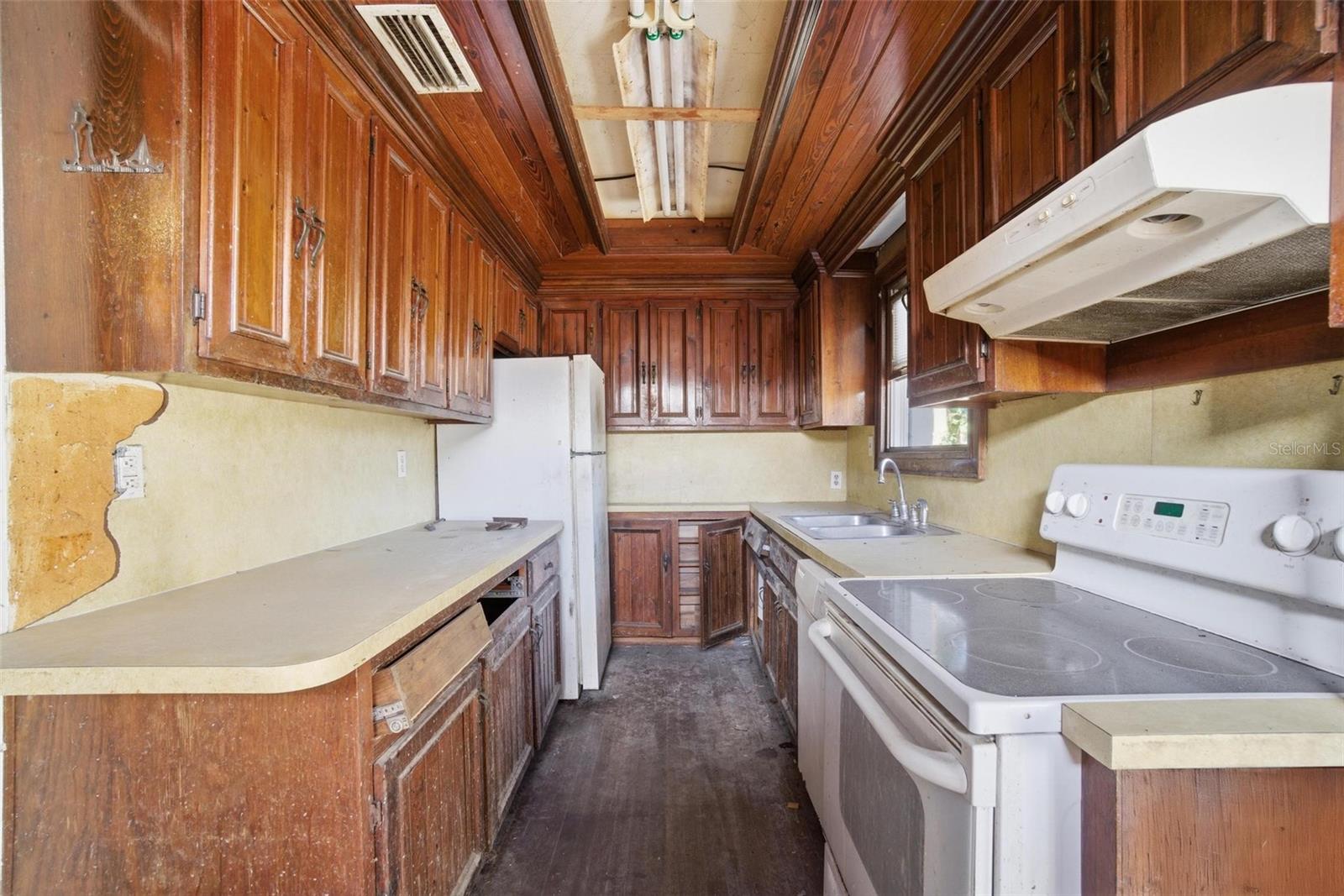 2733 34TH AVE N, ST PETERSBURG, FL, 33713