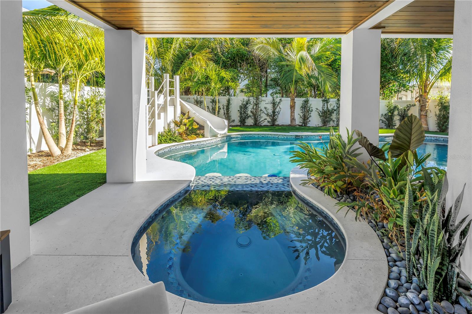 A4670283 Property Photo