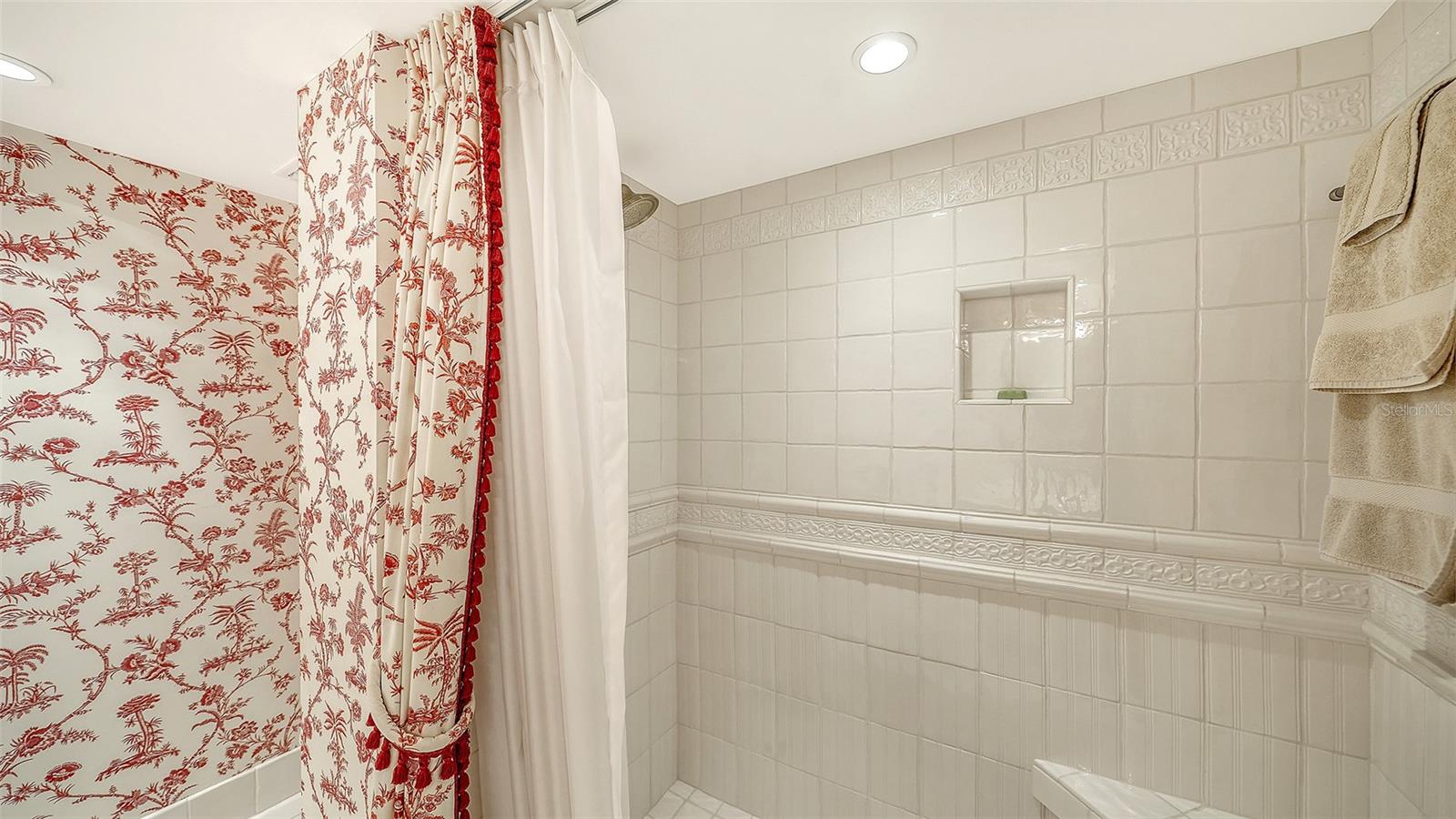 A4670319 Property Photo