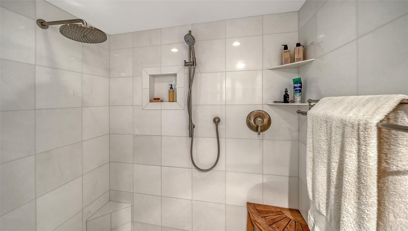 A4670319 Property Photo