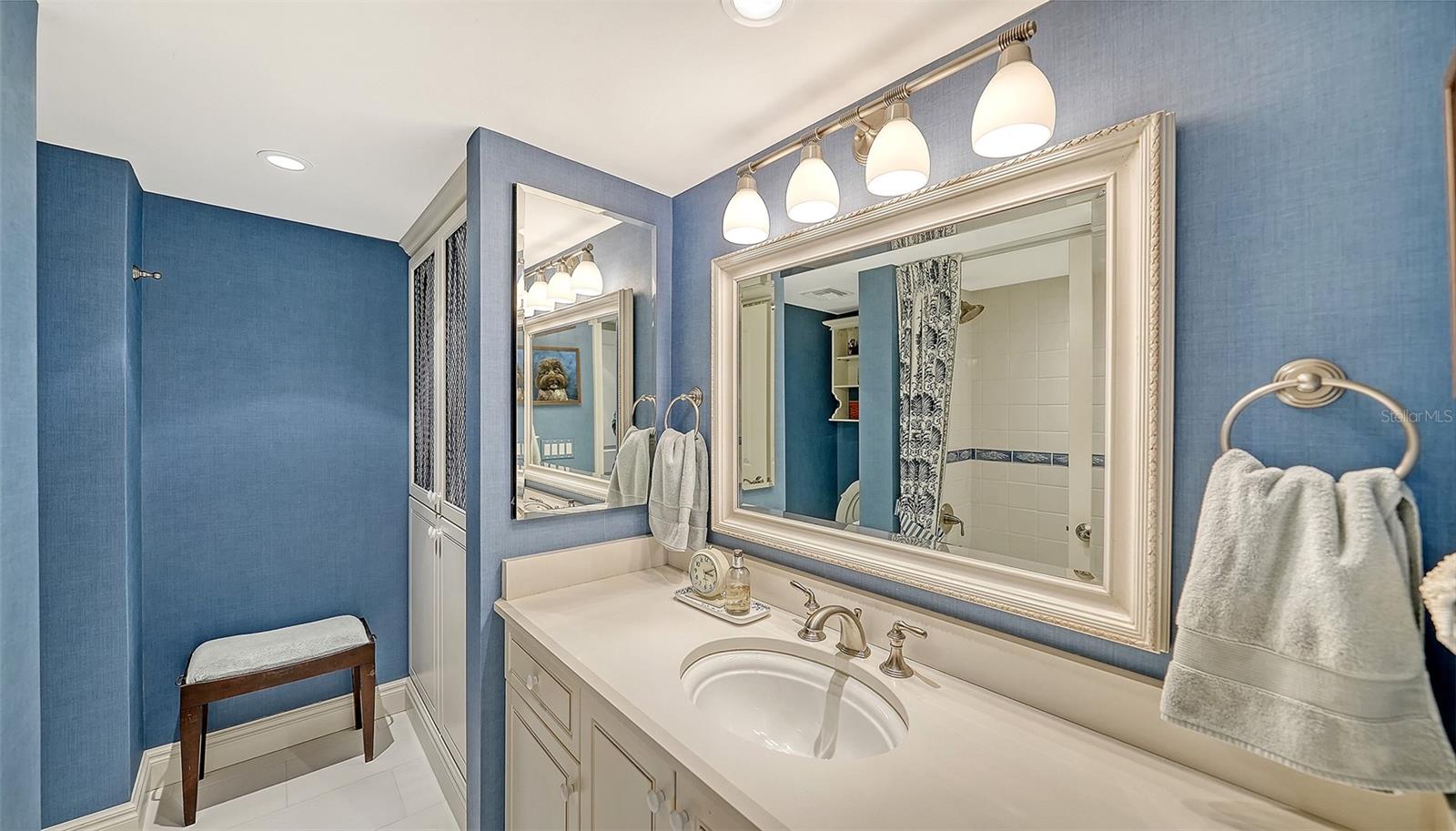 A4670319 Property Photo